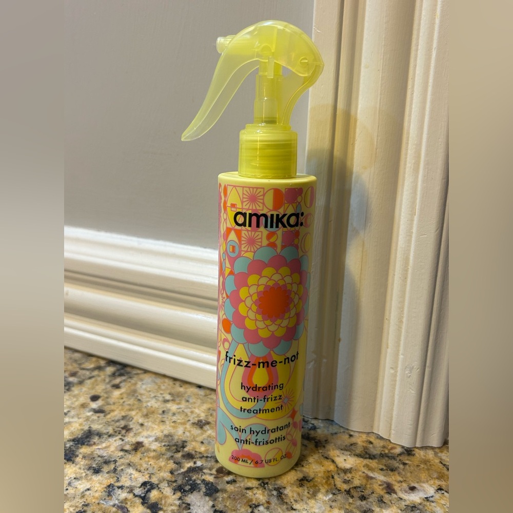 Amika Frizz me Not Leave in spray
